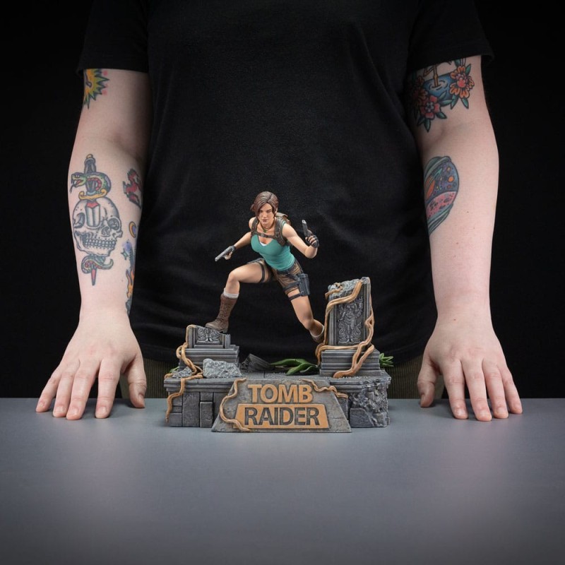Tomb Raider: Lara Croft PVC Statue 24 cm