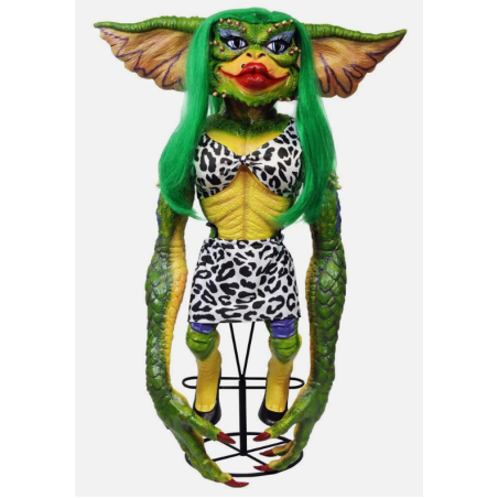 Neca Gremlins 2 –Greta 76cm Prop Replica Stunt Puppet