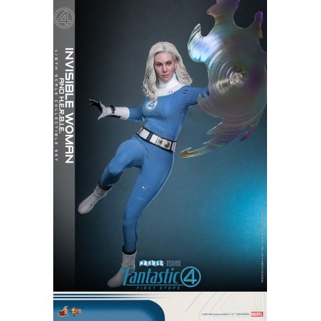 Hot Toys: The Fantastic Four First Steps - Invisible Woman & Hot Toys: The Fantastic Four First Steps - Invisible Woman &