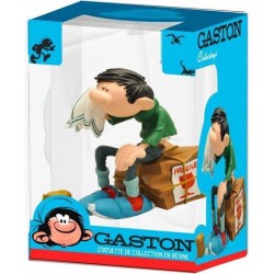 Gaston: Sitting on fragile package statue 16 cm