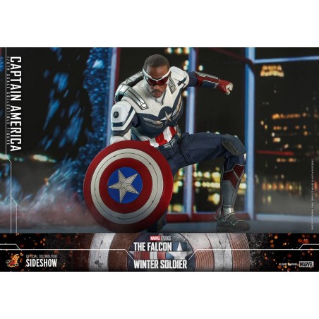 Hot Toys The Falcon and the Winter Soldier - Falcon 1:6 Scale