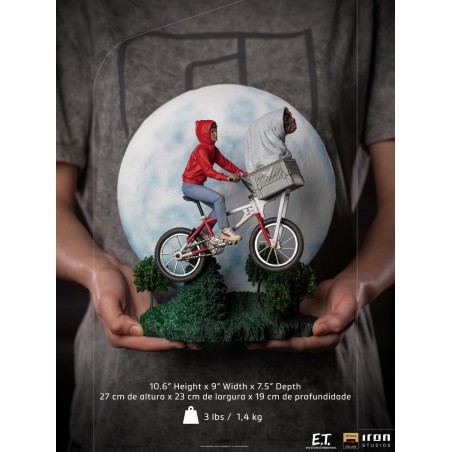 E.T. the Extra-Terrestrial: E.T. and Elliot 1:10 Scale Statue E.T. the Extra-Terrestrial: E.T. and Elliot 1:10 Scale Statue