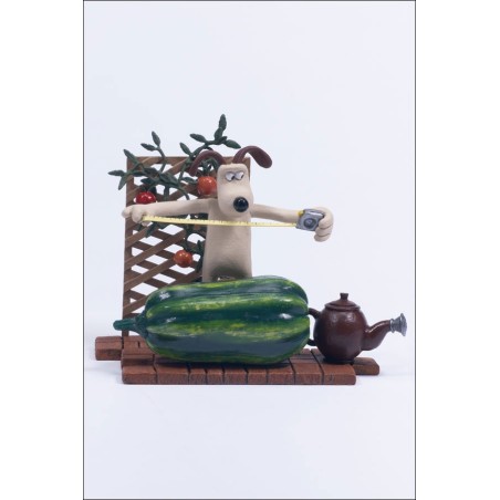 Wallace and Gromit Action Figure (Gromit in Vegetable Garden) (15 cm)