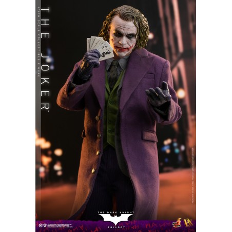 Hot Toys DC Comics: The Dark Knight - The Joker 1:6 Scale
